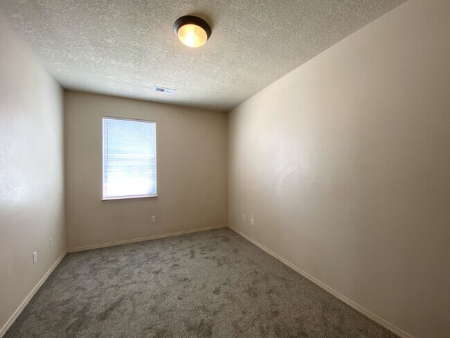 Foto del edificio - Spacious 3BR w/Office in the Cabezon Subdivion