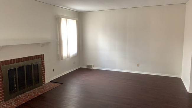 Building Photo - 1044 Sherwood Dr
