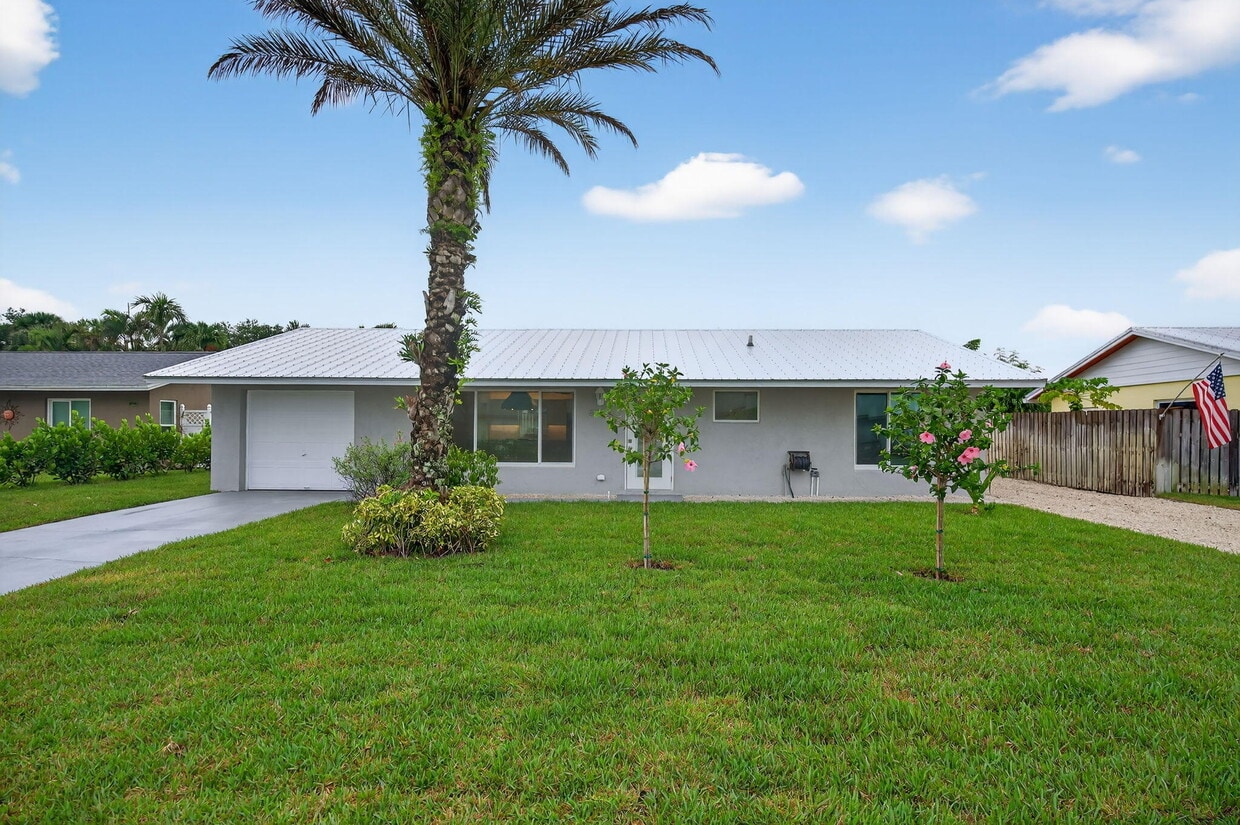 Foto principal - 8776 SE Sandy Ln