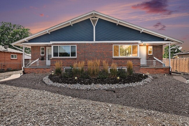 Spacious Top Unit of Quadplex Available So... - Spacious Top Unit of Quadplex Available So... Apartment