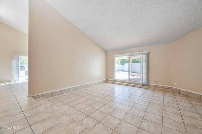 Foto del edificio - 7725 E Rovey Ave