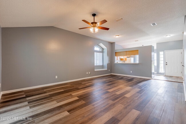 Foto del edificio - 3390 Millcrest Pl