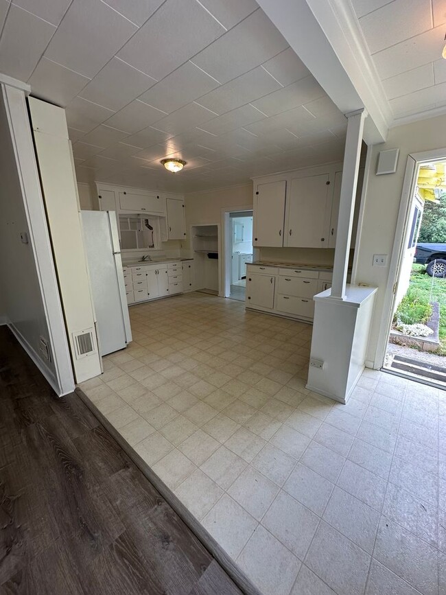 Foto del edificio - Quiet 2 Bedroom, 1 Bath Home - APPLICATION...