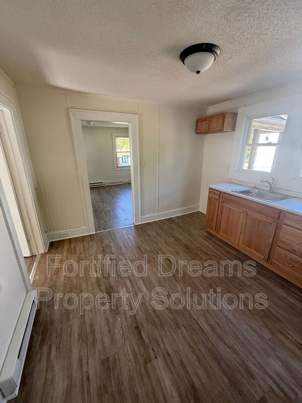 Building Photo - 636 McCreary St