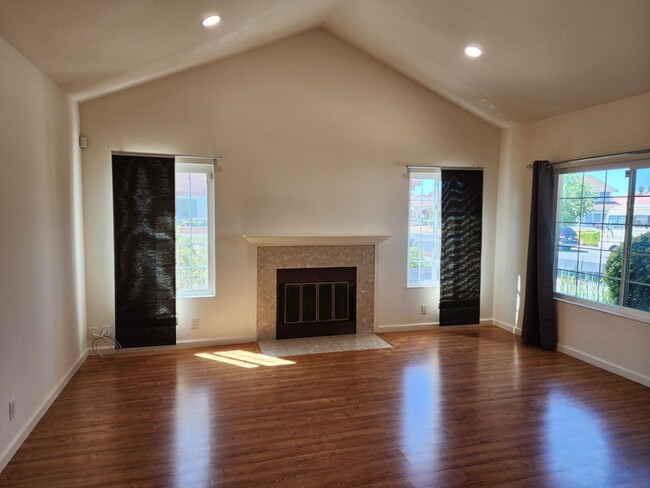 Building Photo - Nor Cal Realty, Inc - 3 Bedroom 2 Bath Hou...