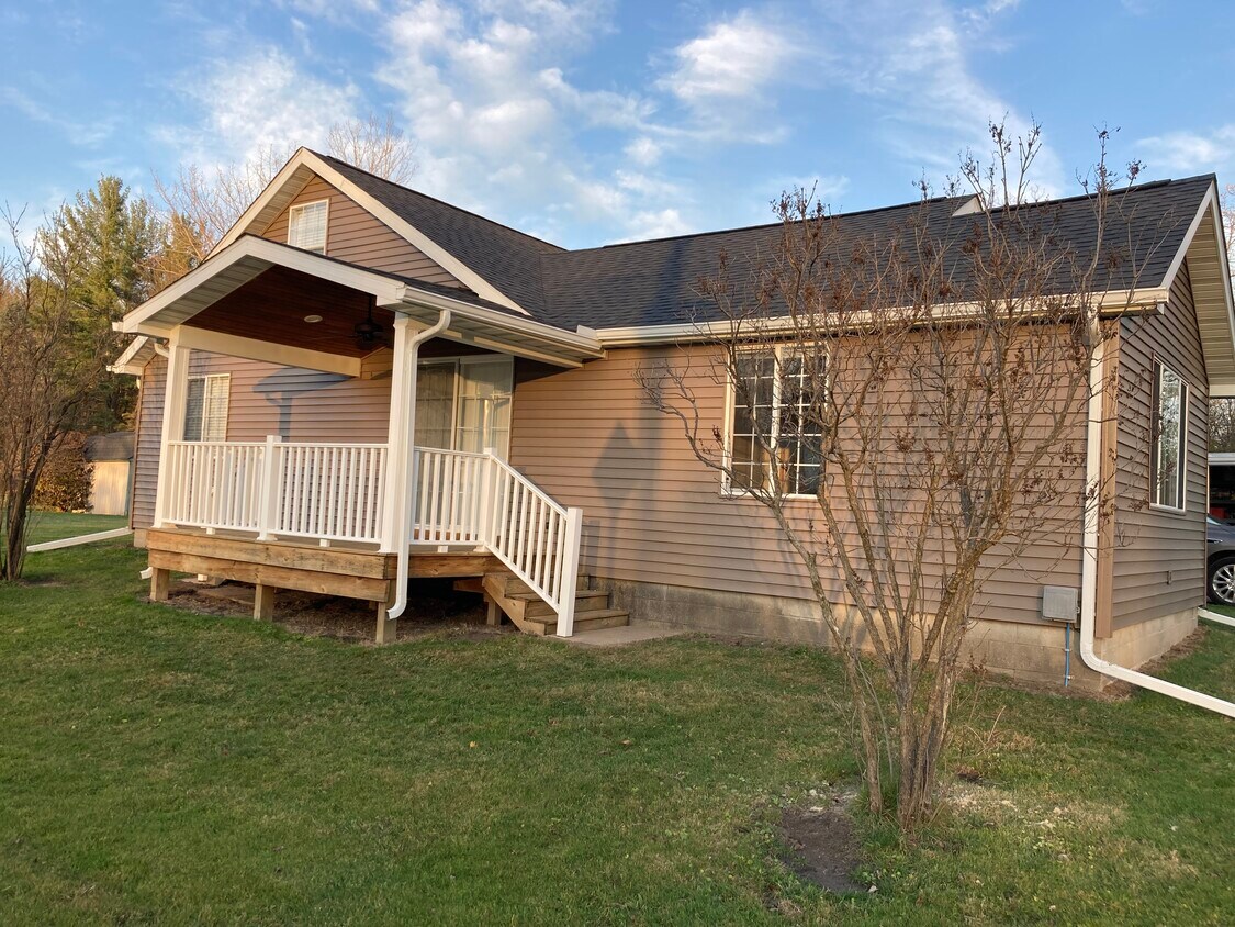 Primary Photo - 11680 W Freeland Rd