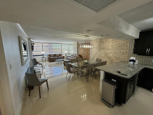 Building Photo - 5225 Collins Ave