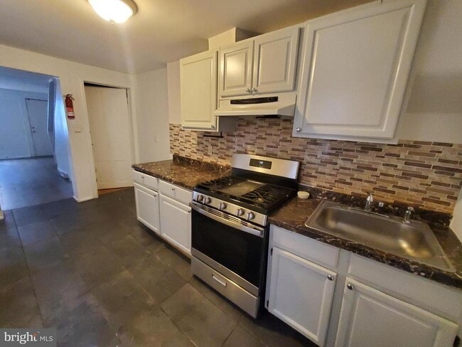 Building Photo - 404 S 9th St