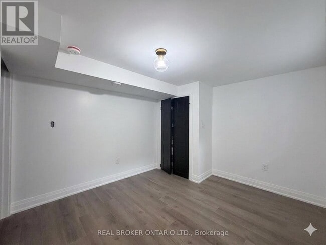 Building Photo - 184 Ottawa St S