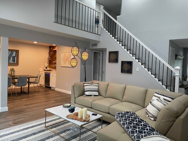 Sala de estar - 385 Sunrise Cir