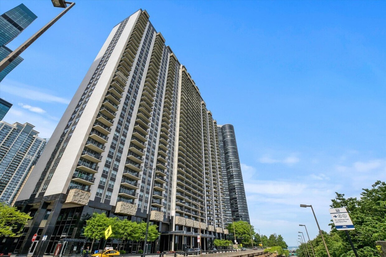 Primary Photo - Highly desirable 1b apartment in Lakeshore...