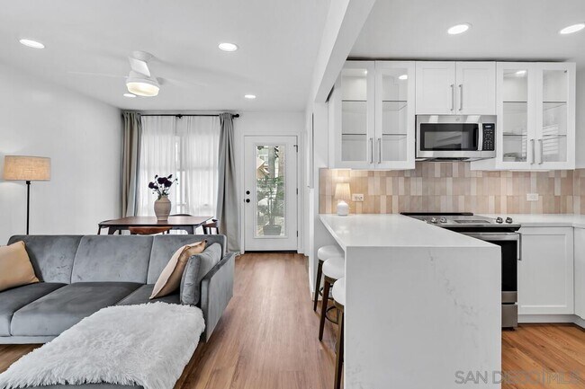 Foto del edificio - 809-811 Dover Ct