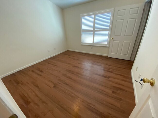 Building Photo - Rare 3 Bedroom, 3 Bathrooms at The Edge at...