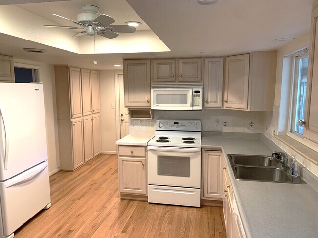 Foto del edificio - 3055 Crabapple Rd