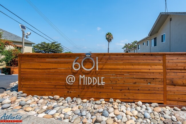 Building Photo - 601 Middle Rd