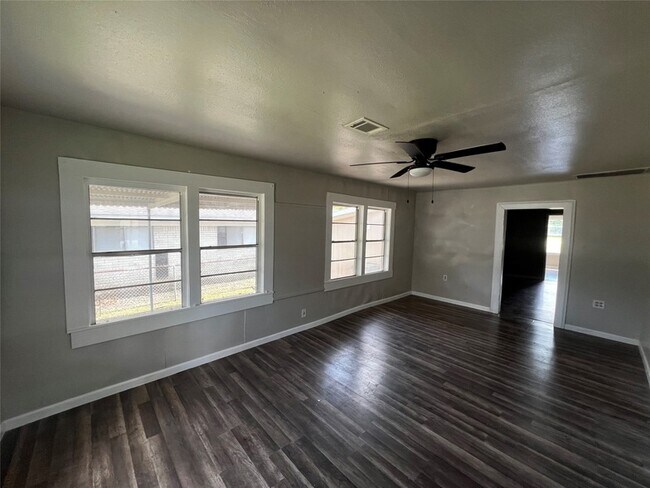Foto del edificio - 3785 Goliad St