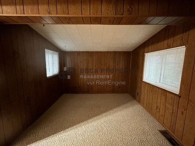 Building Photo - 6405 Kingsway Dr