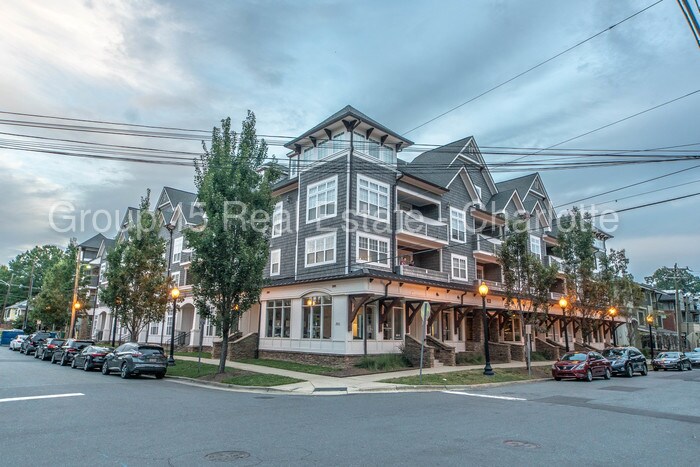 Primary Photo - 301 E Tremont Ave