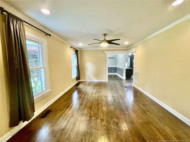 Building Photo - 427 Dunmore Rd