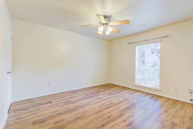 Foto del edificio - 1140 W 25th St