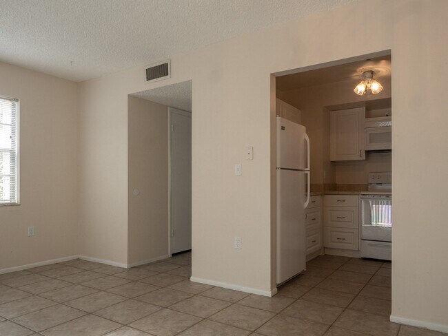 Building Photo - Bayou Oaks-Summer Lakes