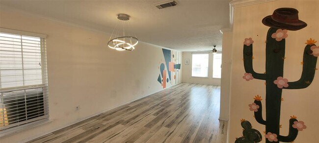 Foto del edificio - 2430 Glenholly Park Dr
