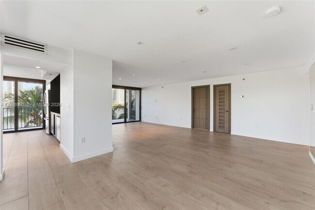 Foto del edificio - 801 N Venetian Dr