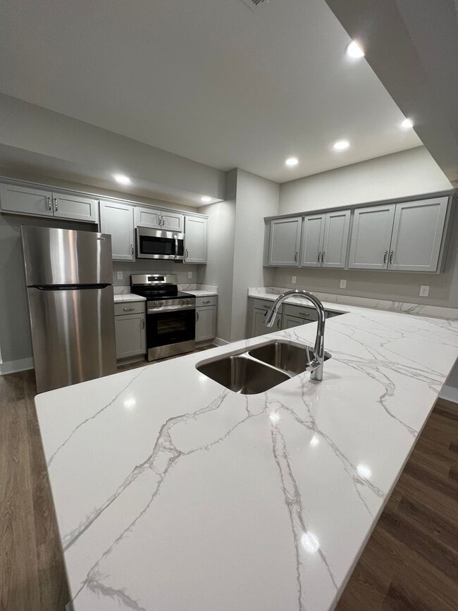 Photo - 102 Tivoli Path- House