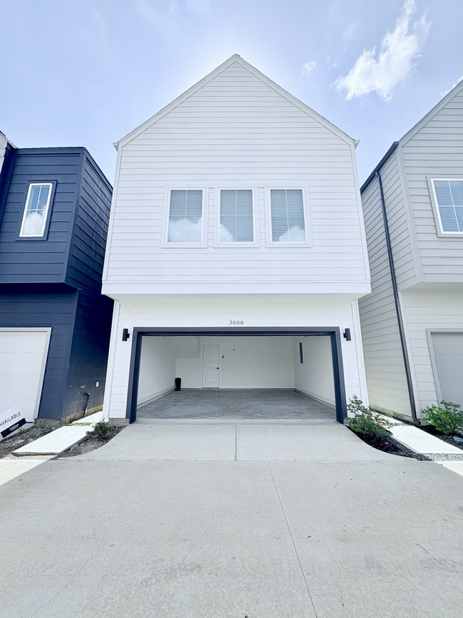 Building Photo - 3006 Jensen Dr