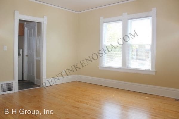 Building Photo - 5719 16th Ave