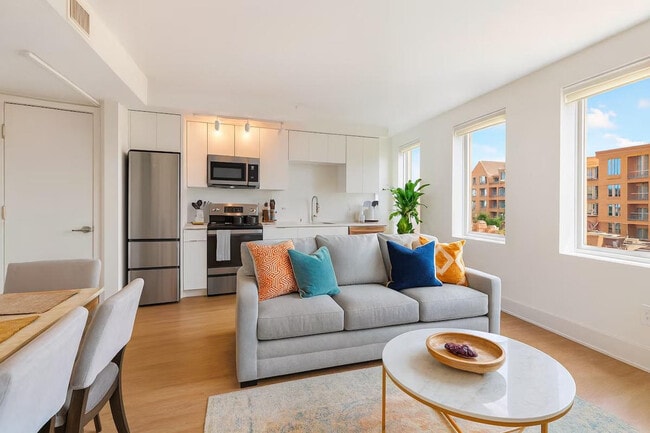 Foto del edificio - 2001 Massachusetts Ave NW