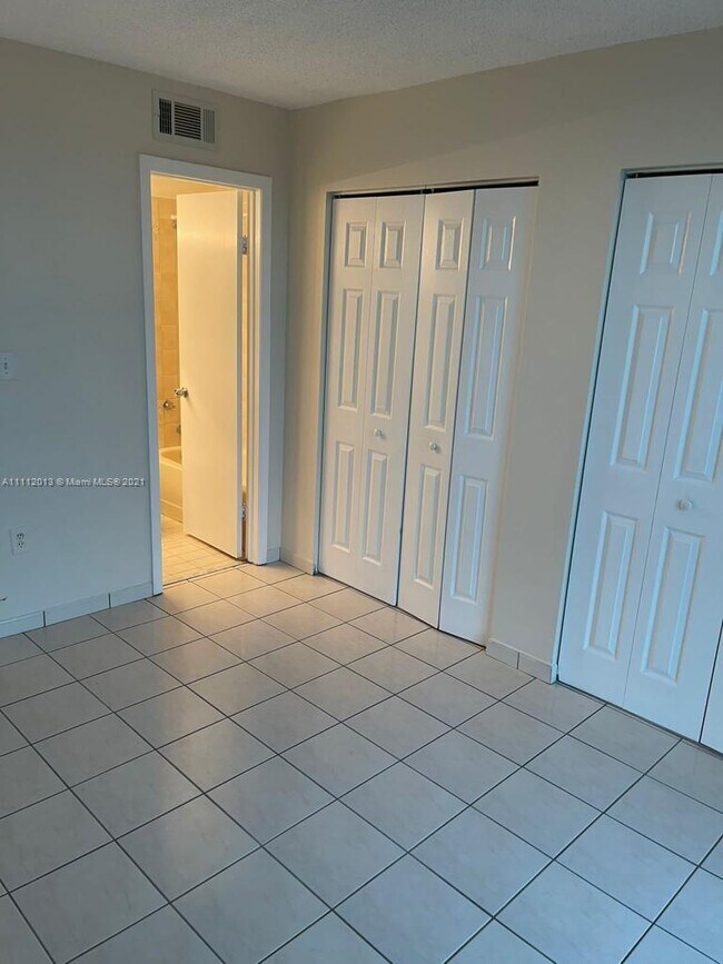 Foto del edificio - 11800 SW 18th St