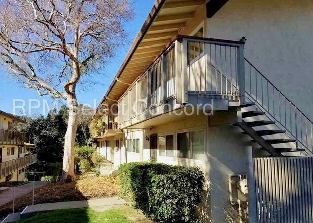 Foto del edificio - 2 Bed 2.5 Bath w/ Updated Kitchen