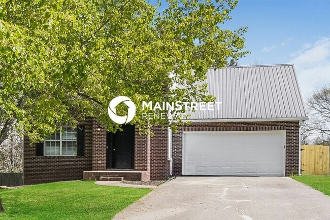 Photo - 3 Bedroom Pet-Friendly Home in Knoxville, TN with Main Street Renewal