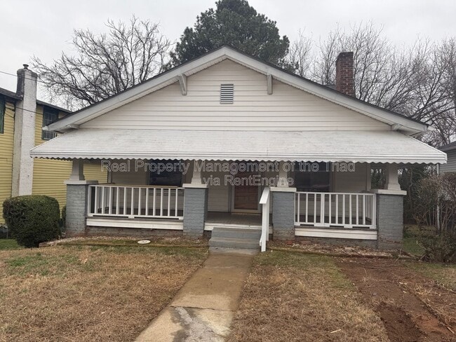 Photo - 1514 E 1st St House