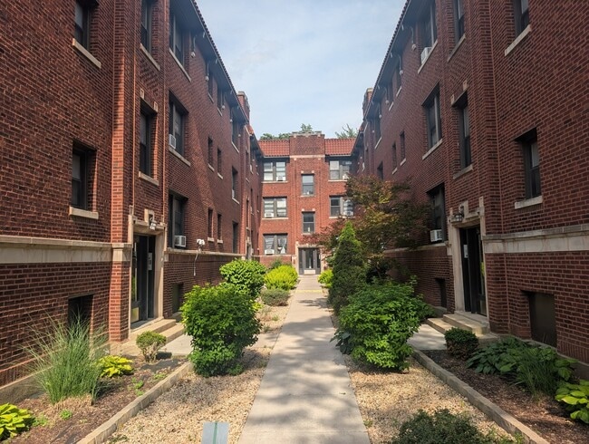 Building Photo - 2645 N Spaulding Ave
