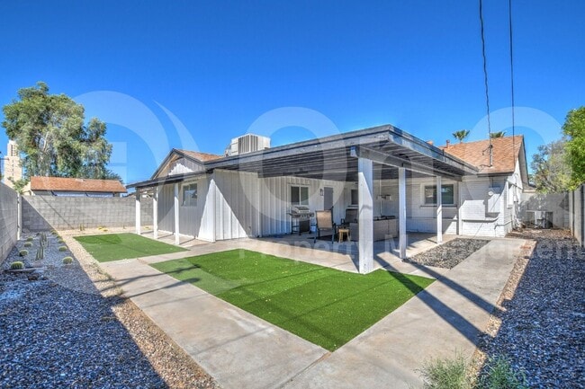 Building Photo - 1725 W Mitchell Dr