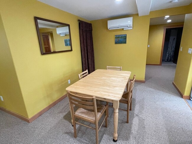 Building Photo - Lovely Furnished Honeymoon Bay Apartment!
