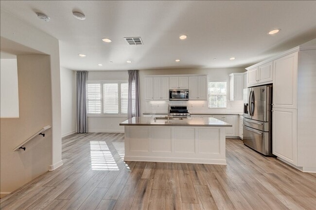 Foto del edificio - 946 Blackstone Dr