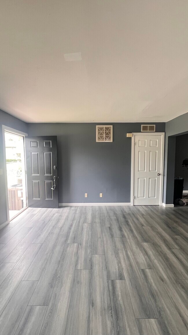 LIVING ROOM - 215 Bower St