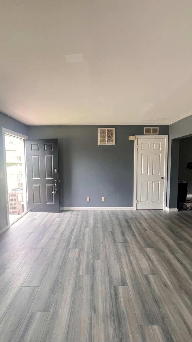LIVING ROOM - 215 Bower St
