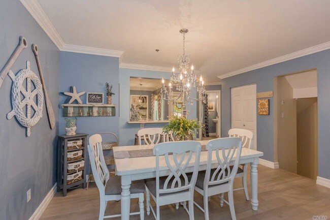 Foto del edificio - 28 Commodore Cir