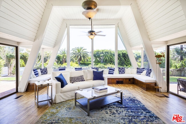 Foto del edificio - 29151 Cliffside Dr