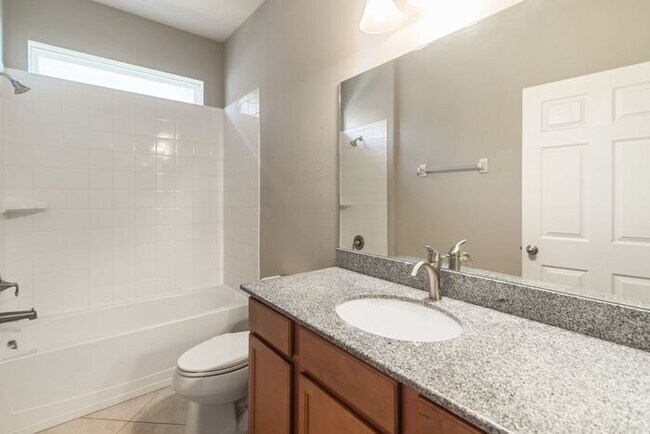 Building Photo - Stunning Avalon Park 4 Bed / 3 Bath Home f...