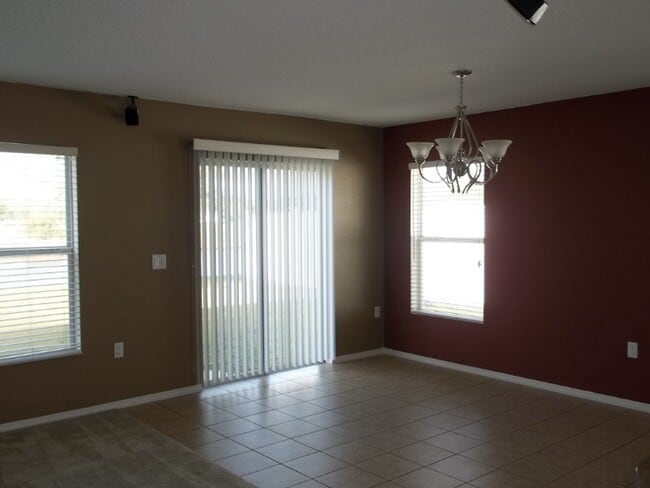 Building Photo - 1745 Strathmore Cir