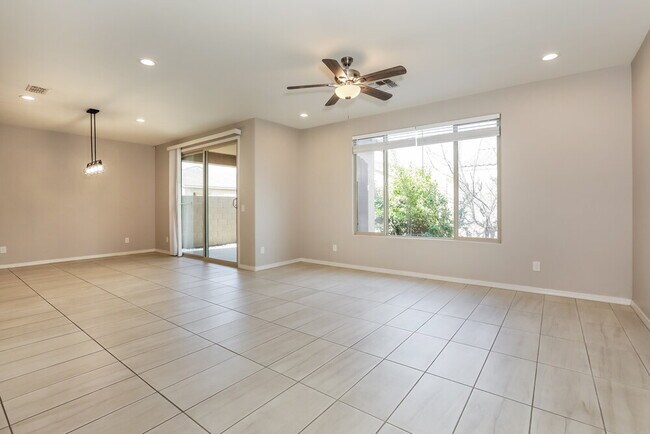 Building Photo - 9546 E Thornbush Ave