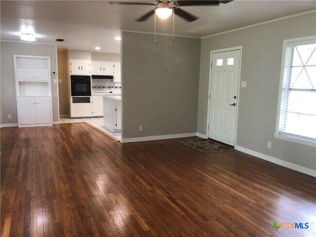 Foto del edificio - 1175 Canyon Dr