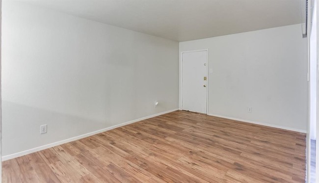 Building Photo - 2544 Hondo Ave
