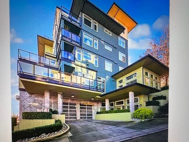 Building Photo - 655 Crockett St