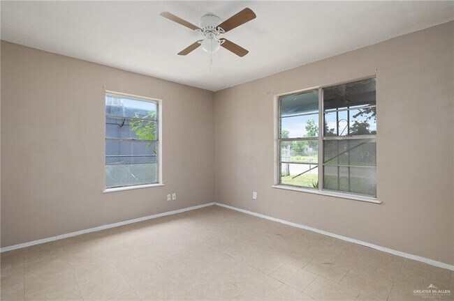 Foto del edificio - 204 N Veterans Blvd